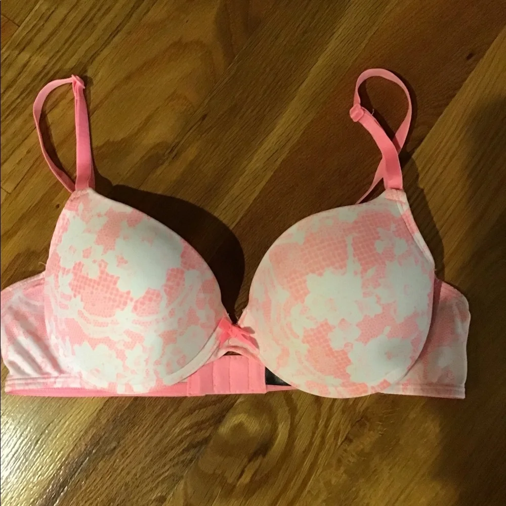 Women’s size 36B push-up underwire smart and sexy bra.  M